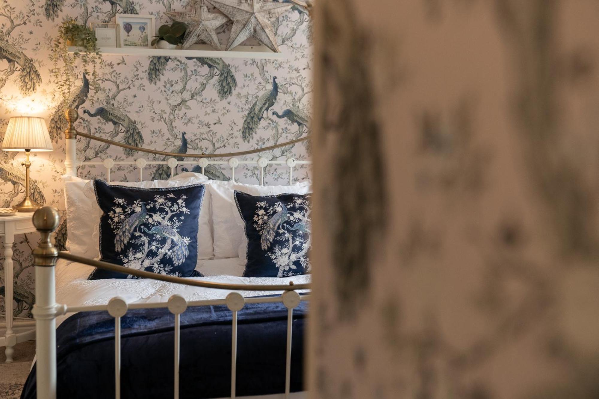 Peacock Room At Field View Cottage Eccleston  ภายนอก รูปภาพ