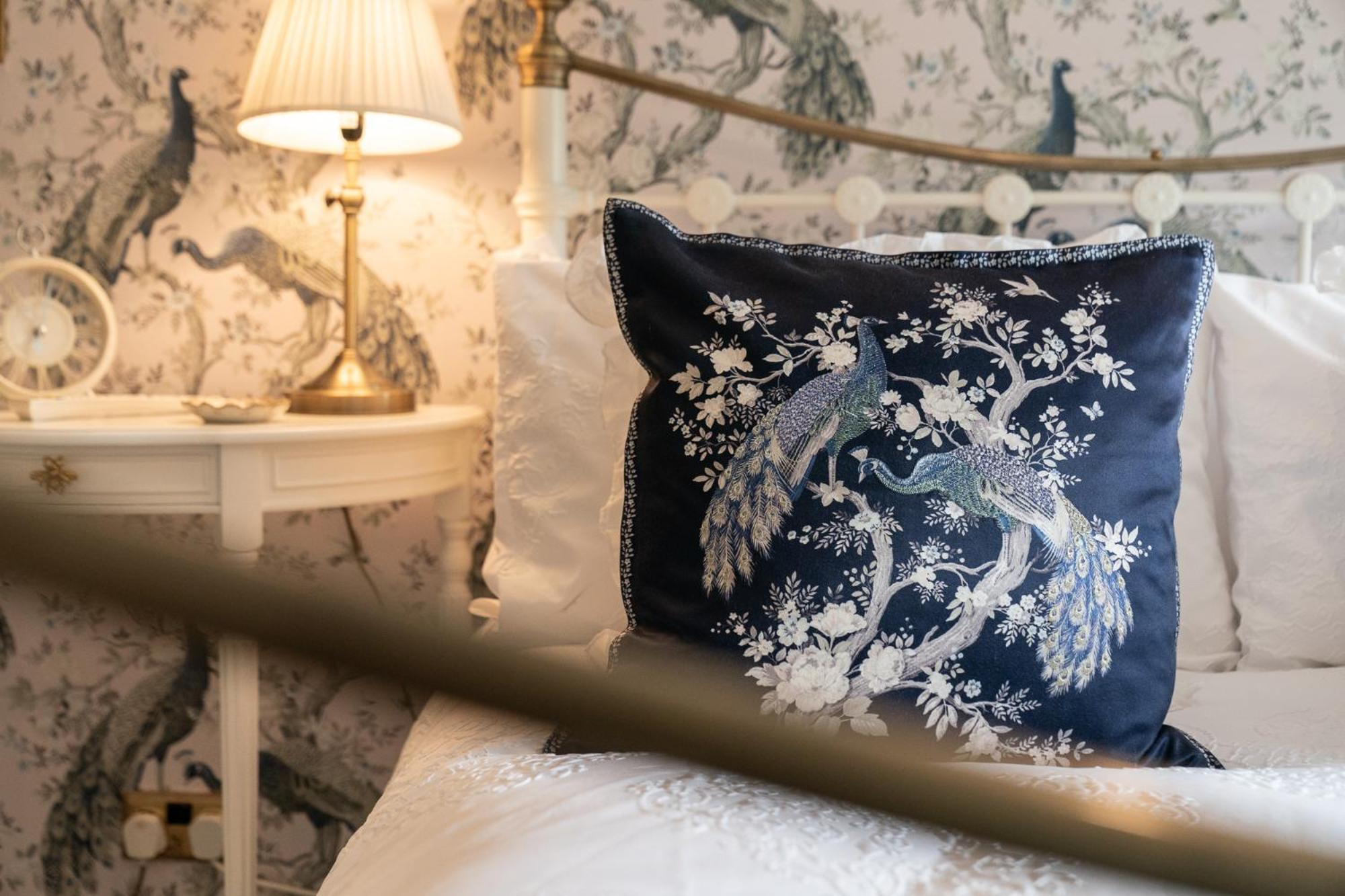 Peacock Room At Field View Cottage Eccleston  ภายนอก รูปภาพ